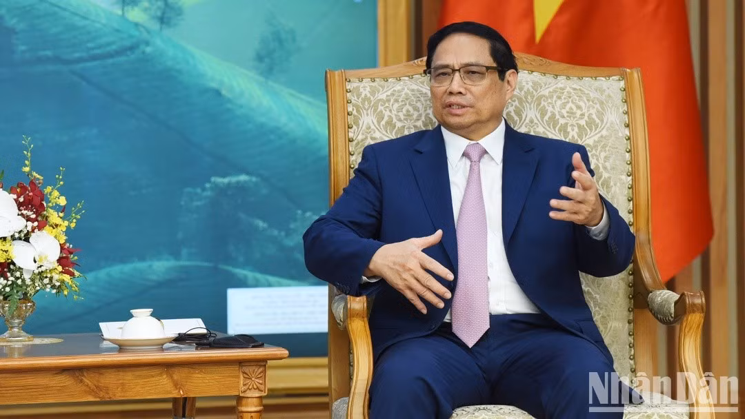 Minh Chinh habla en la cita.