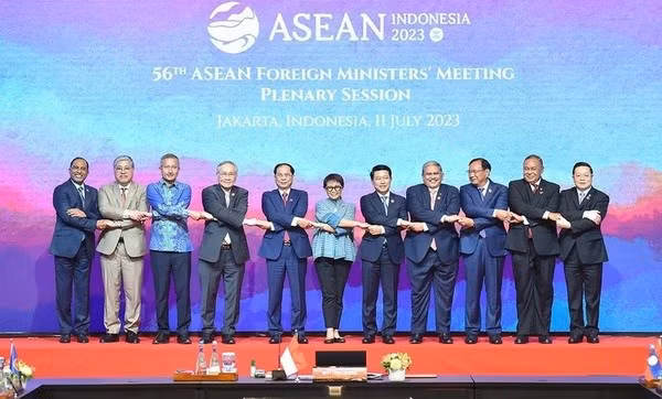 Cancilleres de Asean se toman una foto juntos (Foto: VNA)