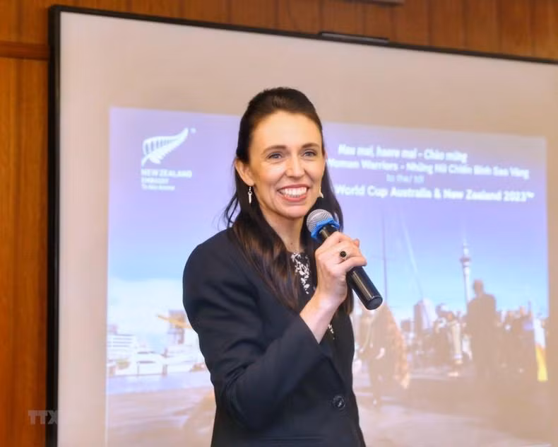 Jacinda Ardern interviene en el acto.