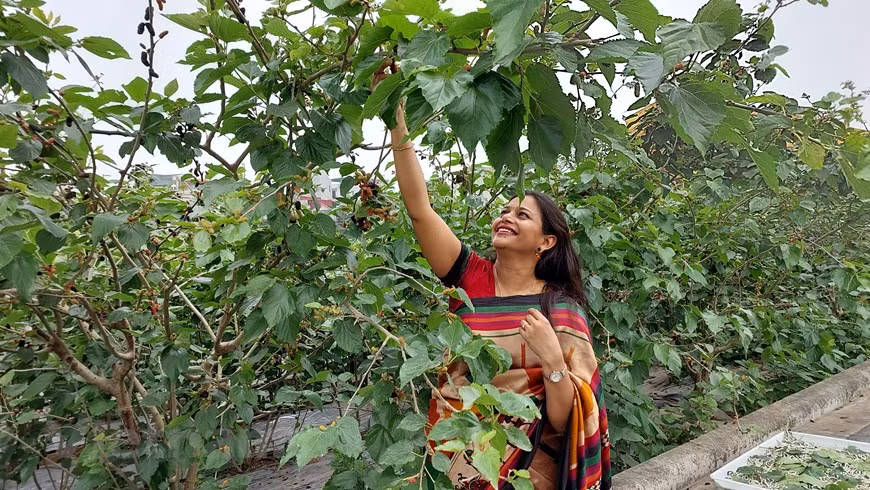 Ruchi Gupta, esposa del embajador adjunto de la India en Hanói, Subhash Prasad Gupta, dijo que esta significativa actividad ayuda a comprender mejor las artesanías vietnamitas.