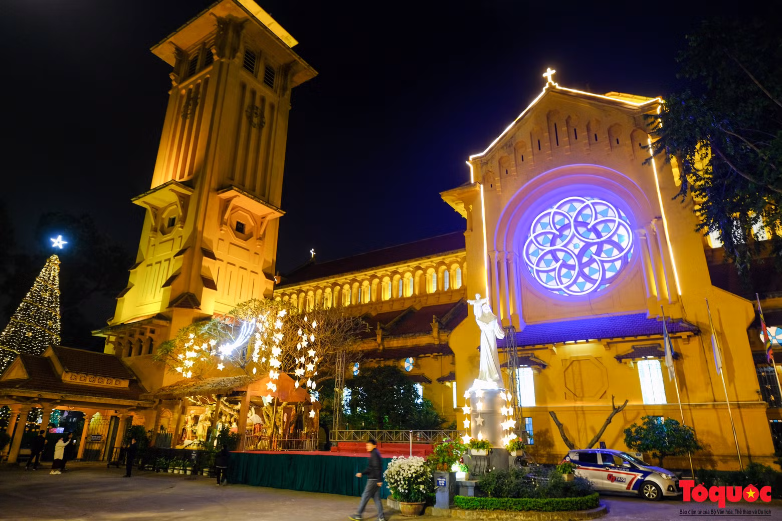 La iglesia de Cua Bac o de los Mártires es una iglesia católica en la calle Phan Dinh Phung, distrito de Ba Dinh.