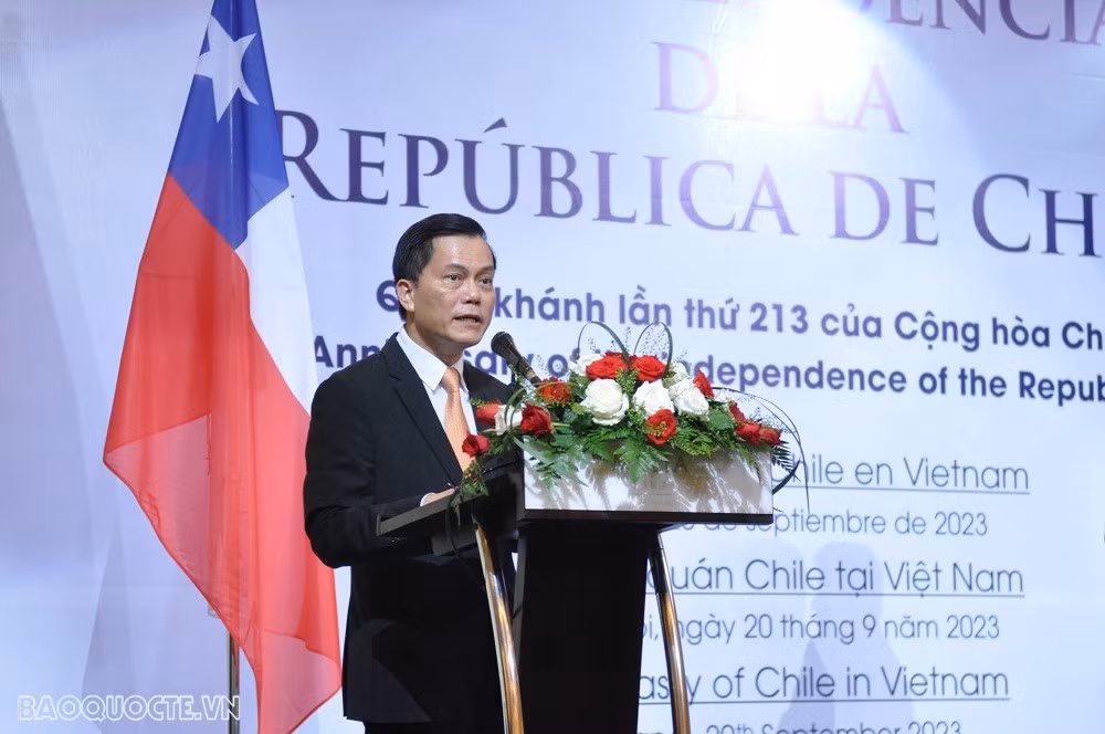 Ha Kim Ngoc, viceministro de Relaciones Exteriores, interviene en el acto.
