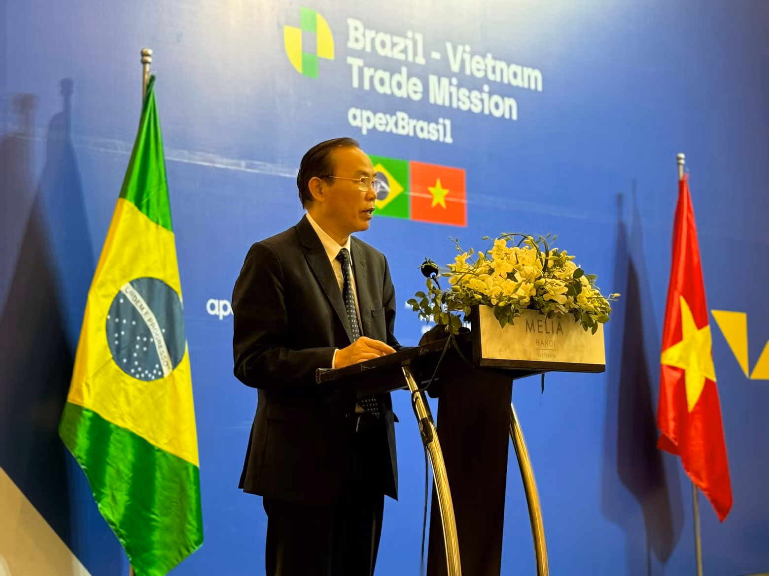 El viceministro de Agricultura y Desarrollo Rural de Vietnam Phung Duc Tien habla en el evento. El viceministro de Agricultura y Desarrollo Rural de Vietnam Phung Duc Tien habla en el evento.