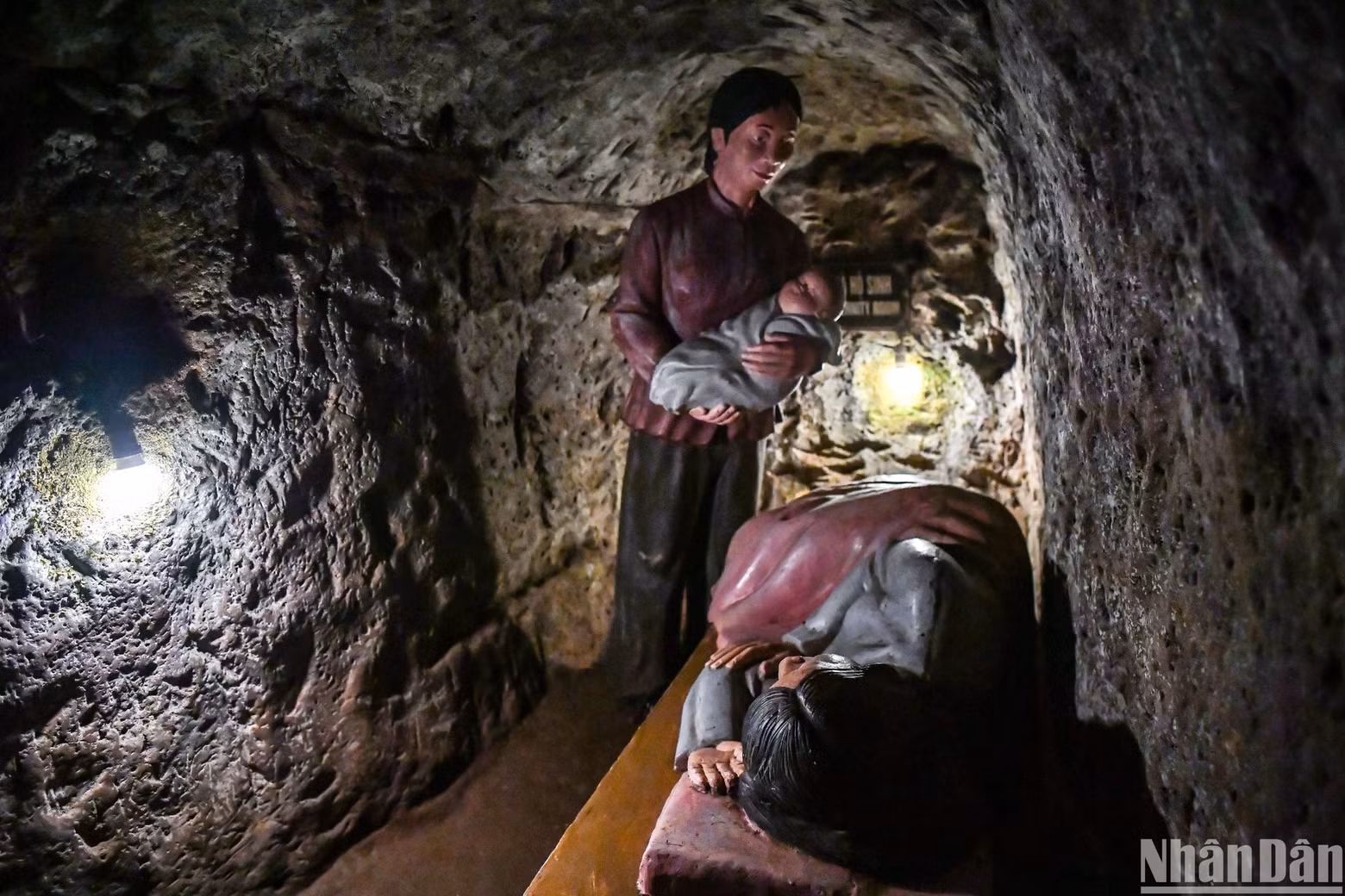 A ambos lados del túnel se cavan pequeños nichos (de 1,8 metros de profundidad y 0,8 de anchura), donde viven familias de 3-4 miembros o servían como maternidades. A ambos lados del túnel se cavan pequeños nichos (de 1,8 metros de profundidad y 0,8 de anchura), donde viven familias de 3-4 miembros o servían como maternidades.