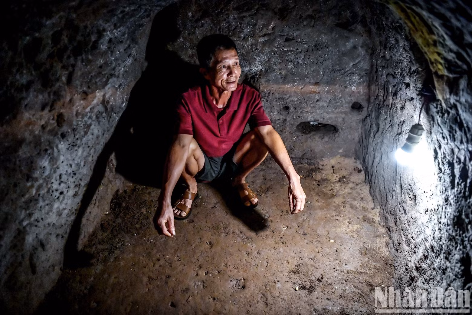 Un "apartamento" en los túneles de Vinh Moc, que es un refugio para muchas familias durante los años de la guerra. Un "apartamento" en los túneles de Vinh Moc, que es un refugio para muchas familias durante los años de la guerra.
