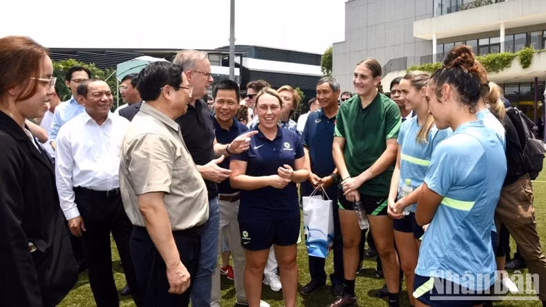 Los dirigentes conversaron con las jugadoras.