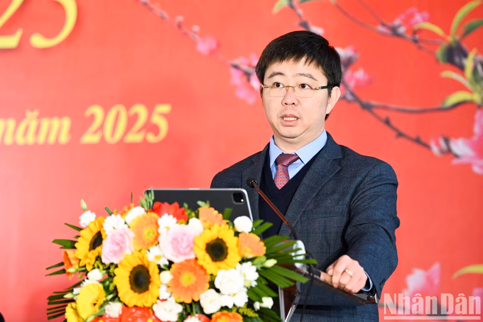 Bui Hoang Phuong, viceministro de Información y Comunicación, interviene en el evento. Bui Hoang Phuong, viceministro de Información y Comunicación, interviene en el evento.