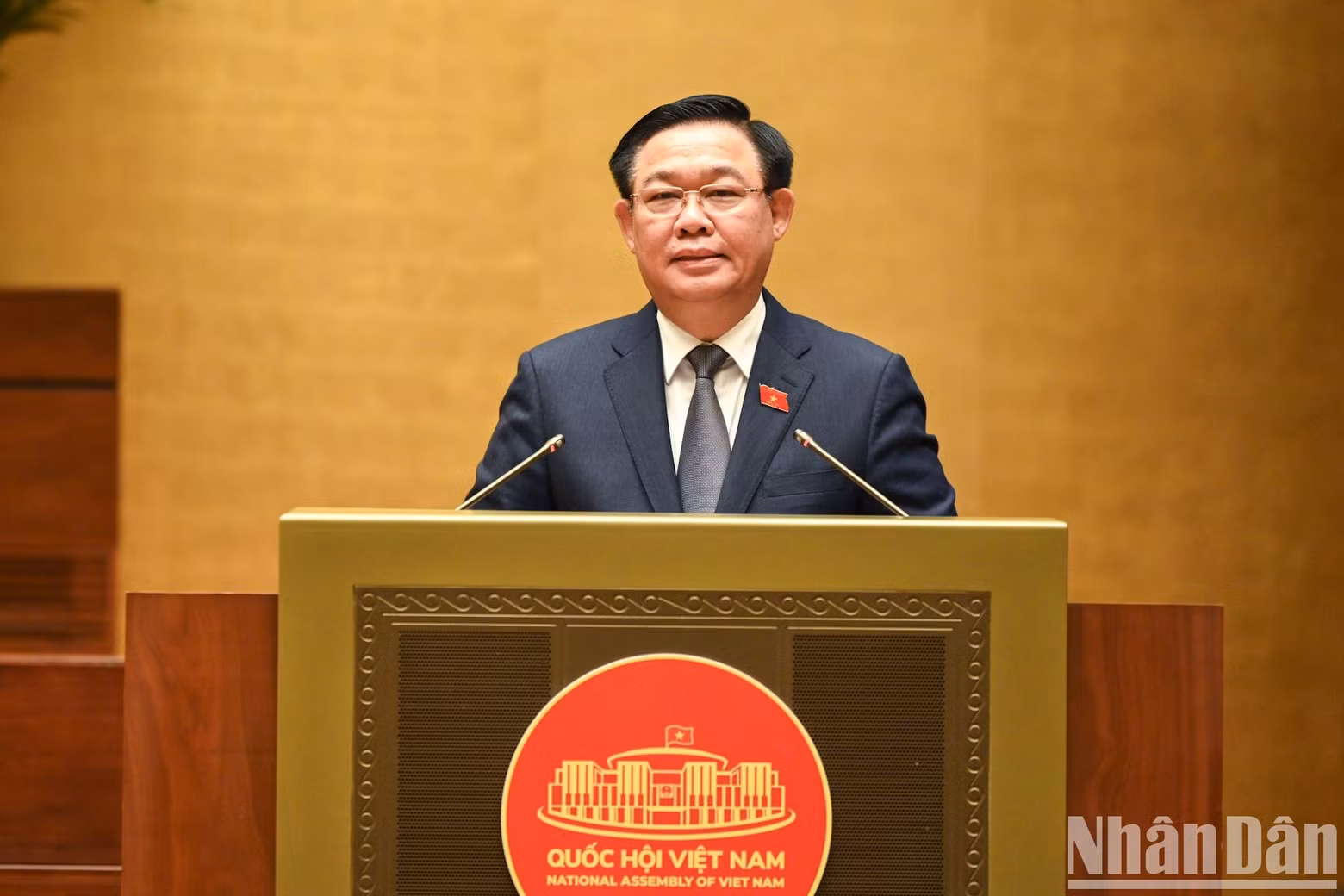 Interviene Vuong Dinh Hue, presidente del Parlamento. Interviene Vuong Dinh Hue, presidente del Parlamento.