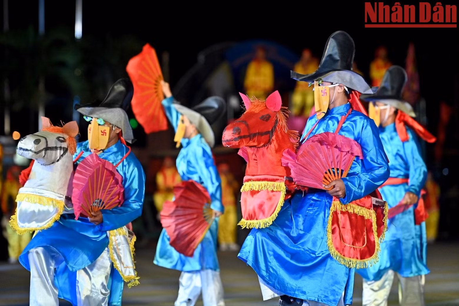 Espectáculo de danza de Xuan Pha por artistas de la provincia de Thanh Hoa.