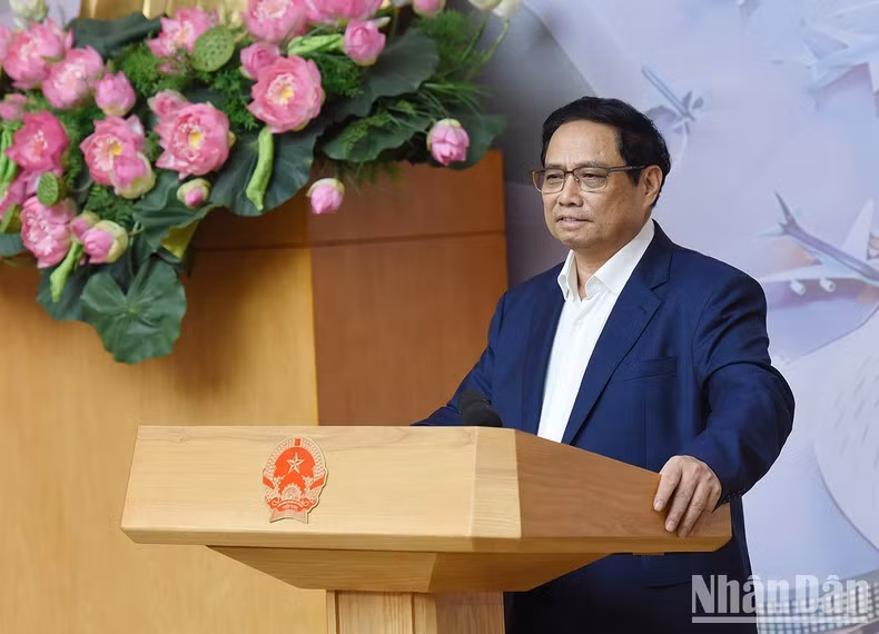 El primer ministro Pham Minh Chinh, también jefe de dicho Comité, habla en el evento.