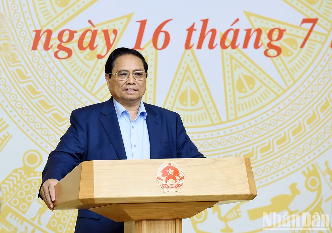 Minh Chinh habla en la cita.