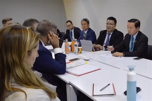 La delegación vientamita se reunió con el presidente de la COP26, Alok Sharma, representante de Reino Unido, la Unión Europea (UE) y el Grupo de los Siete (G7).