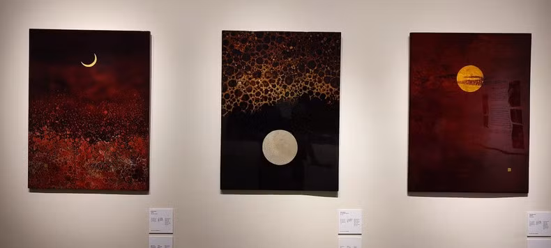 Pinturas exhibidas en el evento.