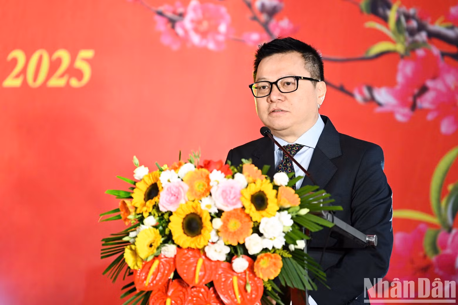 Le Quoc Minh, miembro del Comité Central del PCV, subjefe de la Comisión de Comunicación, Educación y Movilización de Masas del Comité Central del PCV, presidente-editor del periódico Nhan Dan y titular de la Asociación de Periodistas del país, en la cita. Le Quoc Minh, miembro del Comité Central del PCV, subjefe de la Comisión de Comunicación, Educación y Movilización de Masas del Comité Central del PCV, presidente-editor del periódico Nhan Dan y titular de la Asociación de Periodistas del país, en la cita.