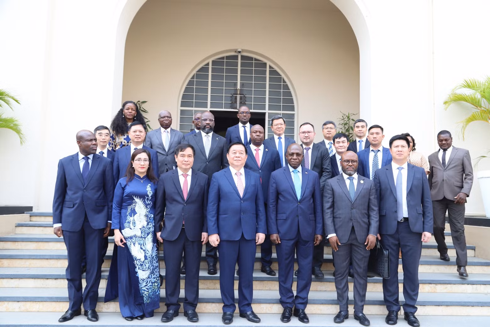 La delegación de Vietnam en la sede del Ministerio de Relaciones Exteriores de Angola.