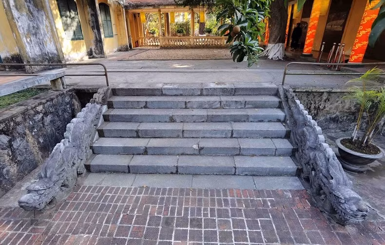 La escalinata del dragón del Palacio Kinh Thien, construida en el siglo XVII. La escalinata del dragón del Palacio Kinh Thien, construida en el siglo XVII.