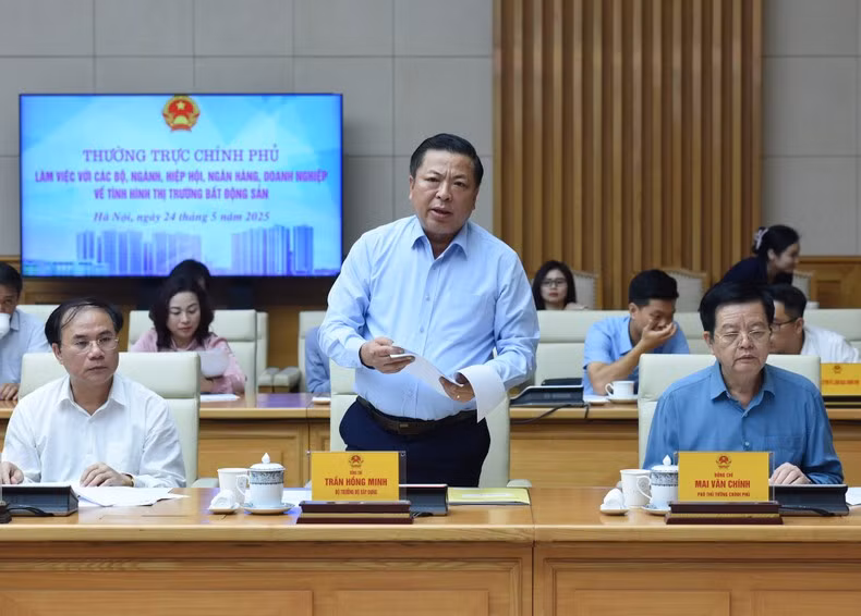 El ministro de Construcción, Tran Hong Minh, interviene en el evento.