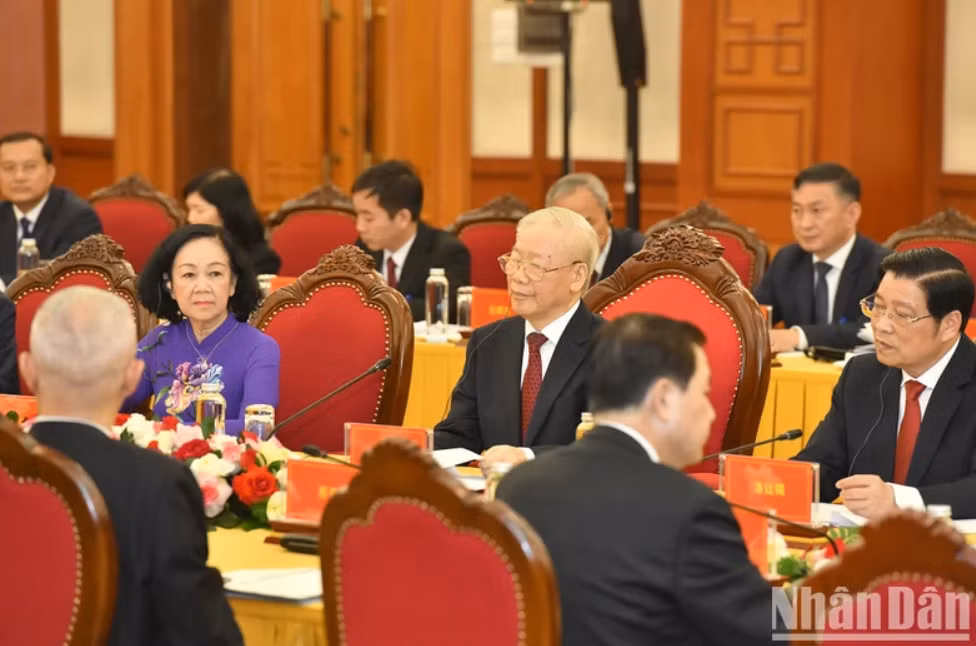Habla Phu Trong.