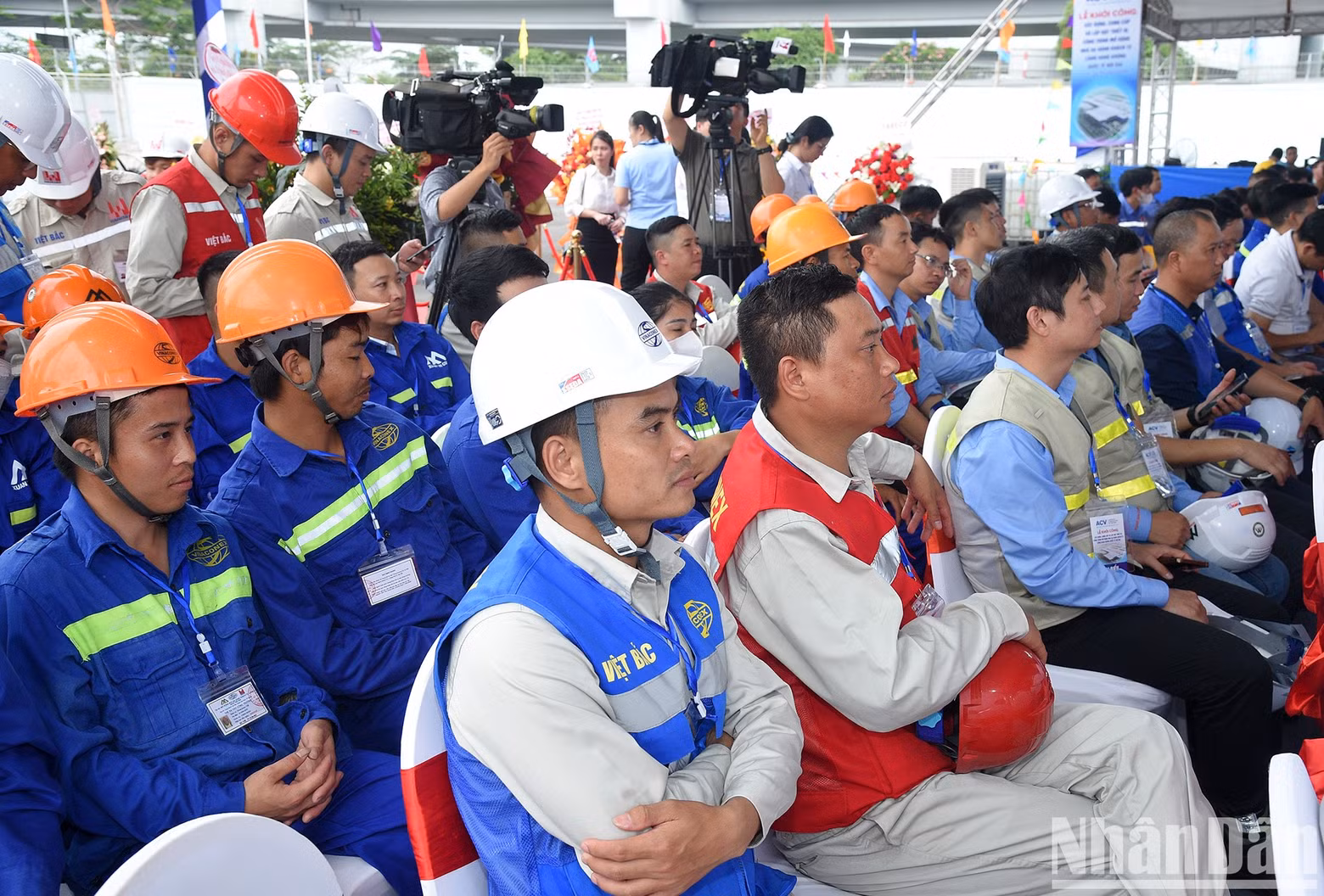 Obreros del proyecto asistentes al acto, Obreros del proyecto asistentes al acto,