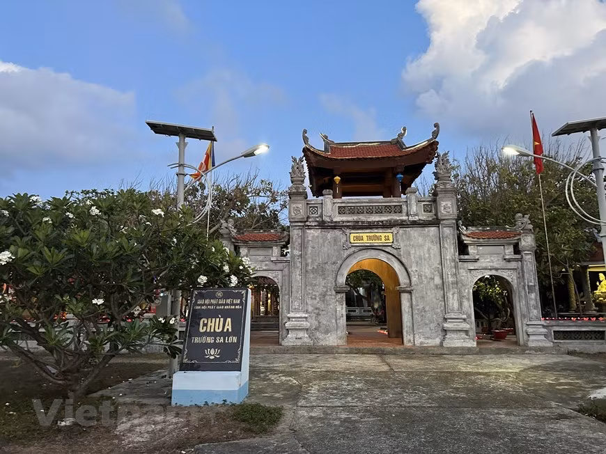 El panorama de la pagoda de Truong Sa Lon.