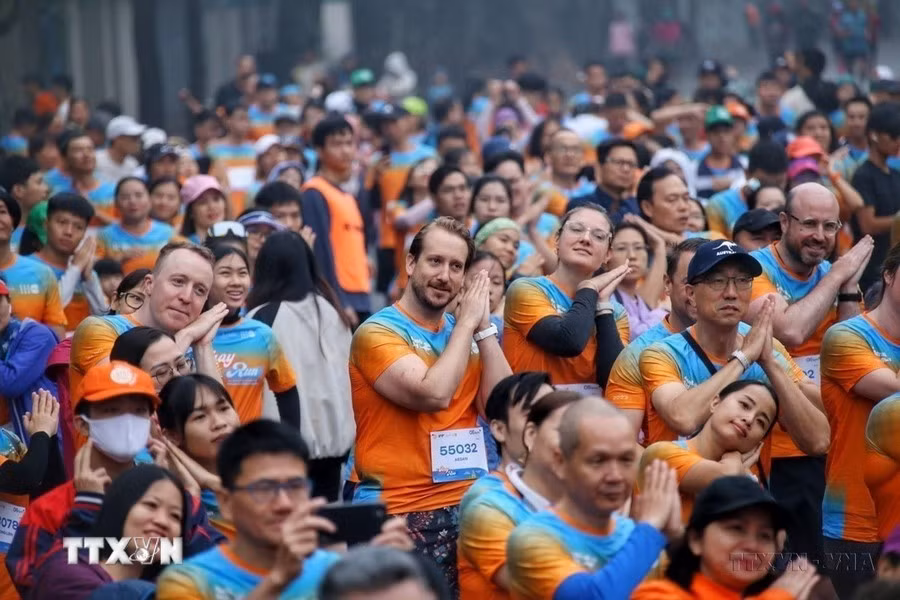 Carrera “Por un Vietnam sin violencia contra las mujeres y las niñas” 2023, organizada por el Centro de Investigación y Aplicación Científica de Género - Familia - Mujeres y Adolescentes (CSAGA) y el Fondo de Población Organizado por las Naciones Unidas (UNFPA) en Vietnam, tuvo lugar el 3 de diciembre de 2023.