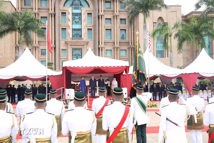 En la ceremonia de bienvenida.