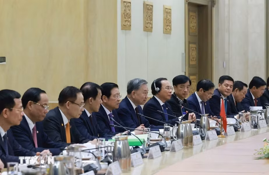 La delegación de Vietnam en la reunión.