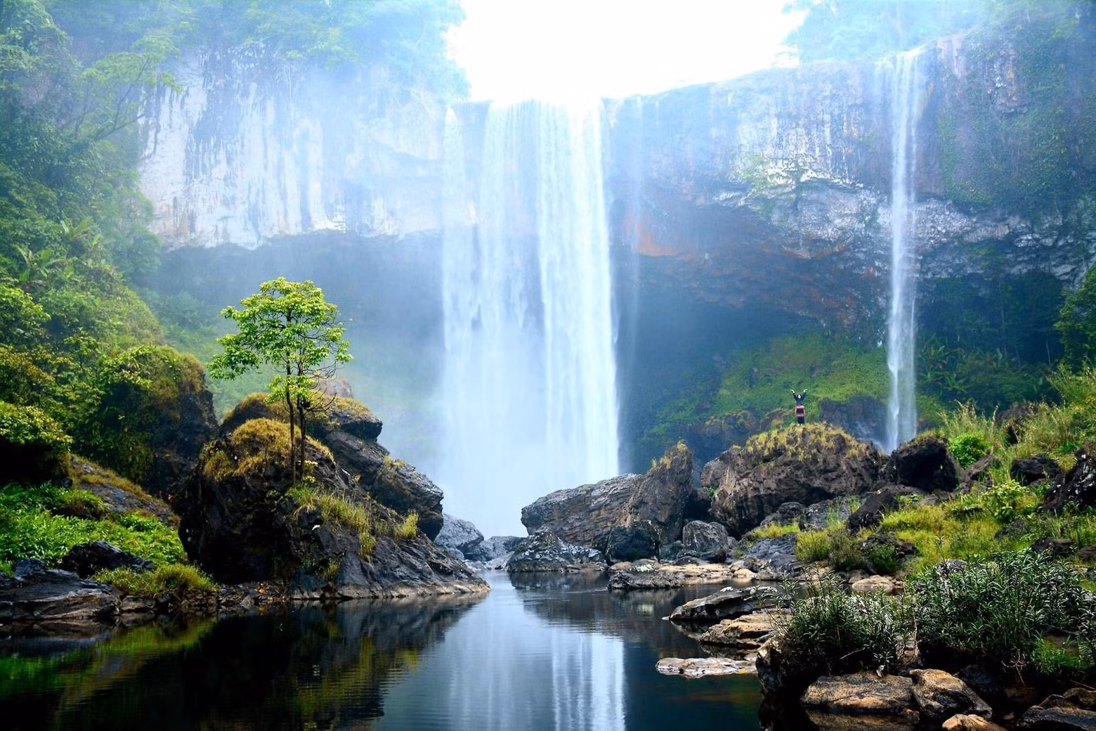 Se le llama Hang En (cueva de golondrinas) porque en la cueva detrás de la cascada viven muchas de esas aves.
