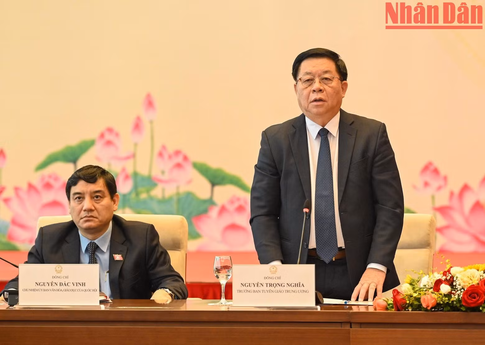 El jefe de la Comisión de Comunicación y Educación del Comité Central del Partido Comunista de Vietnam, Nguyen Trong Nghia habla en la cita.