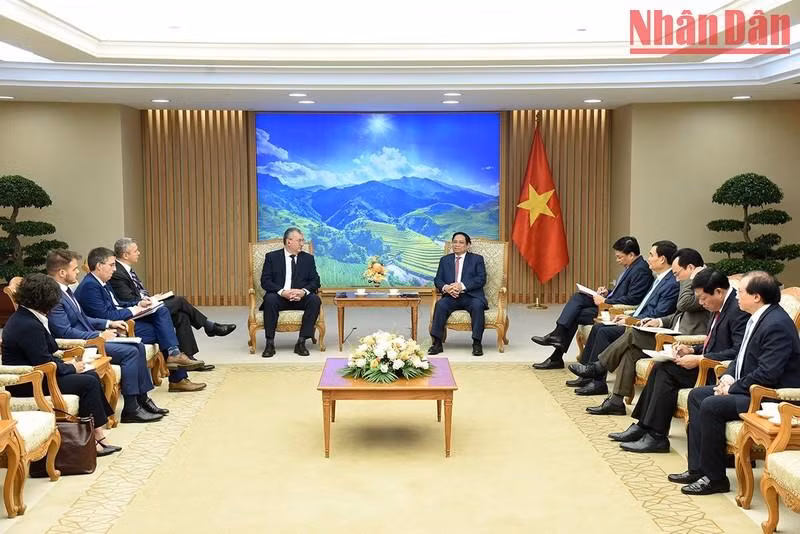 Minh Chinh afirmó que el Gobierno vietnamita otorga importancia al desarrollo de la amistad y la cooperación multifacética con Valonia-Bruxelles. Minh Chinh afirmó que el Gobierno vietnamita otorga importancia al desarrollo de la amistad y la cooperación multifacética con Valonia-Bruxelles.