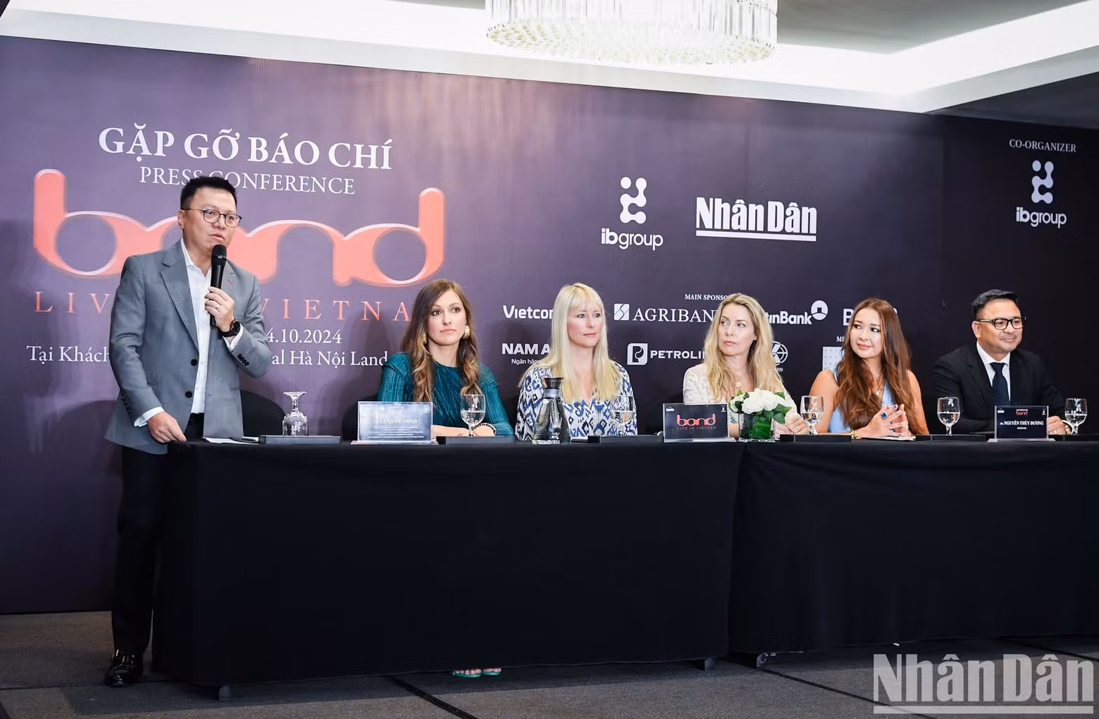 Quoc Minh, miembro del Comité Central del Partido Comunista de Vietnam y subjefe de su Comisión de Comunicación y Educación, presidente-editor de Nhan Dan y titular de la Asociación de Periodistas Vietnamitas, quien también es jefe del Comité Directivo del proyecto “Good Morning Vietnam”, interviene en la ceremonia.