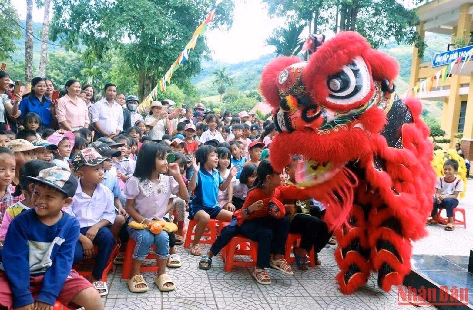 El programa Festival del Medio Otoño en la Frontera fue preparado cuidadosamente y constó de diversas actividades especiales.