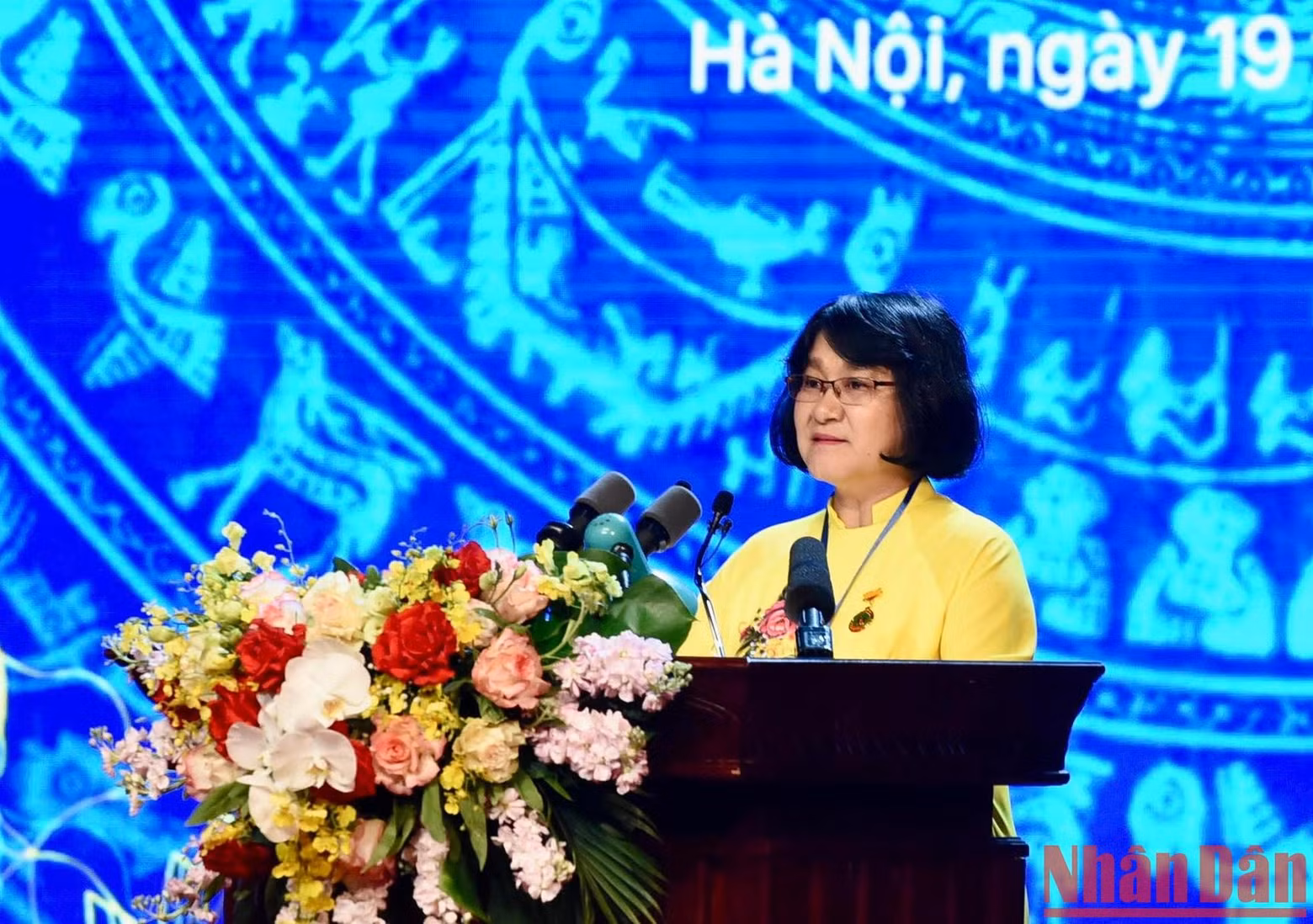 La maestra Nguyen Thi Bao Thuy, de la escuela secundaria Bao Loc, en la provincia de Lam Dong, habla en el evento.