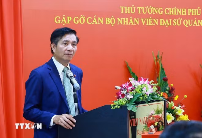 El embajador de Vietnam en Malasia, Dinh Ngoc Linh, habla en la cita.