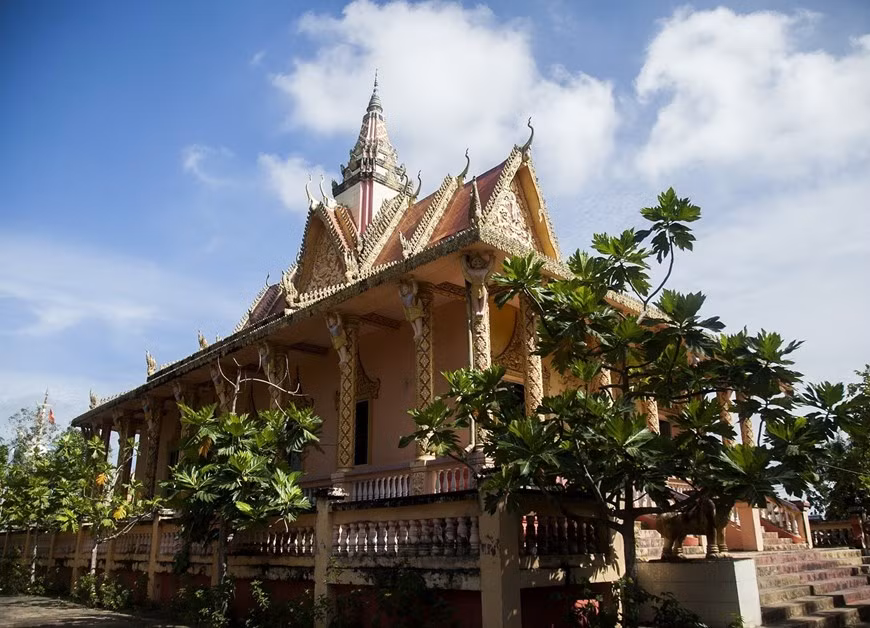 La sala principal de la pagoda de Som Rong.