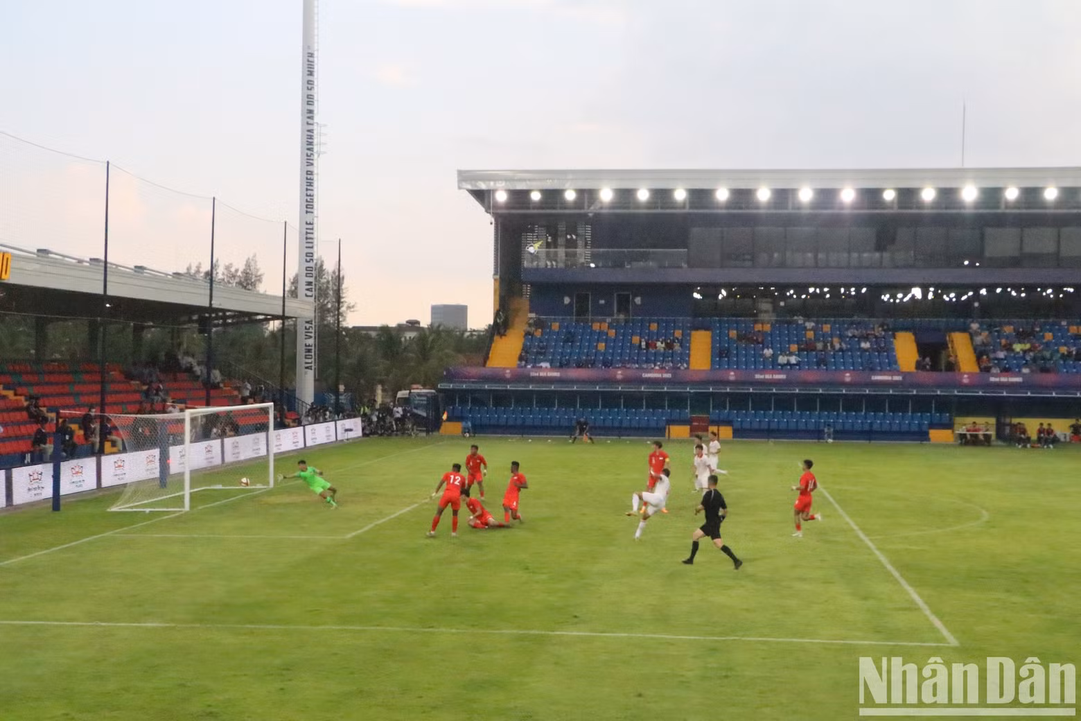 El gol inicial de Van Tung rompe el empate, despejando la mentalidad del equipo local. El gol inicial de Van Tung rompe el empate, despejando la mentalidad del equipo local.