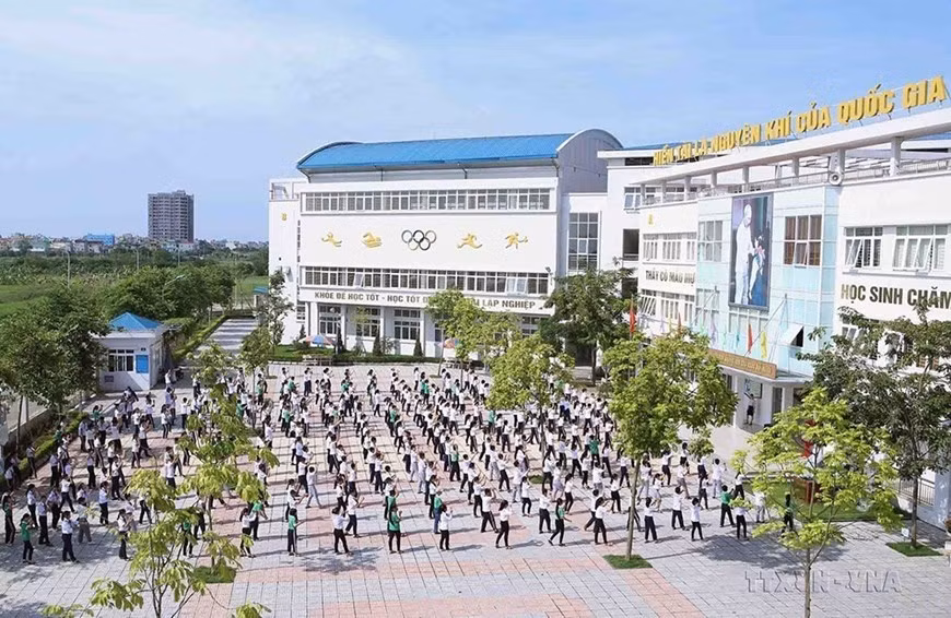 Escuela secundaria Chu Van An, comuna de Tu Hiep, distrito de Thanh Tri: una escuela estándar nacional, invertida y construida de acuerdo con los criterios de la nueva zona rural.