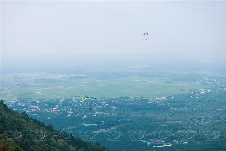 En la montaña Chua Chan se organizan regularmente viajes en parapente.