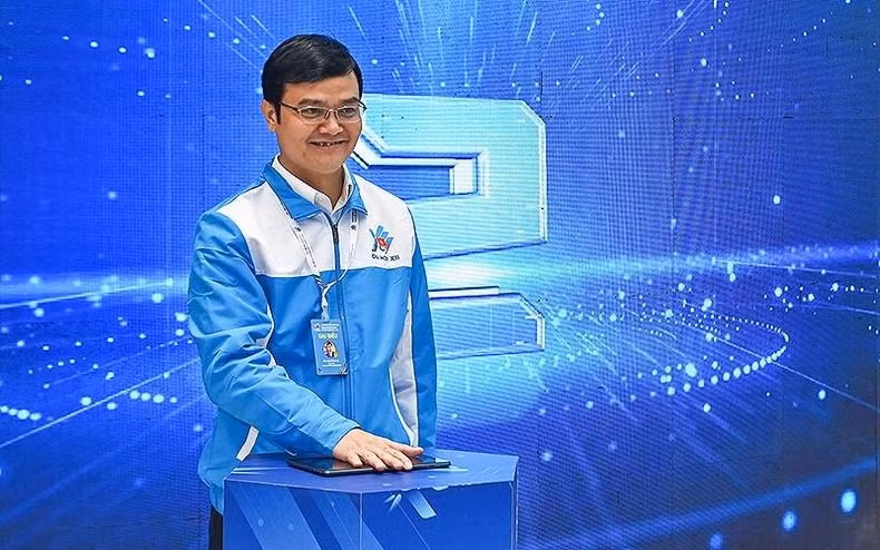 El primer secretario del Comité Central del UJCHCM, Bui Quang Huy, procede a la inauguración.