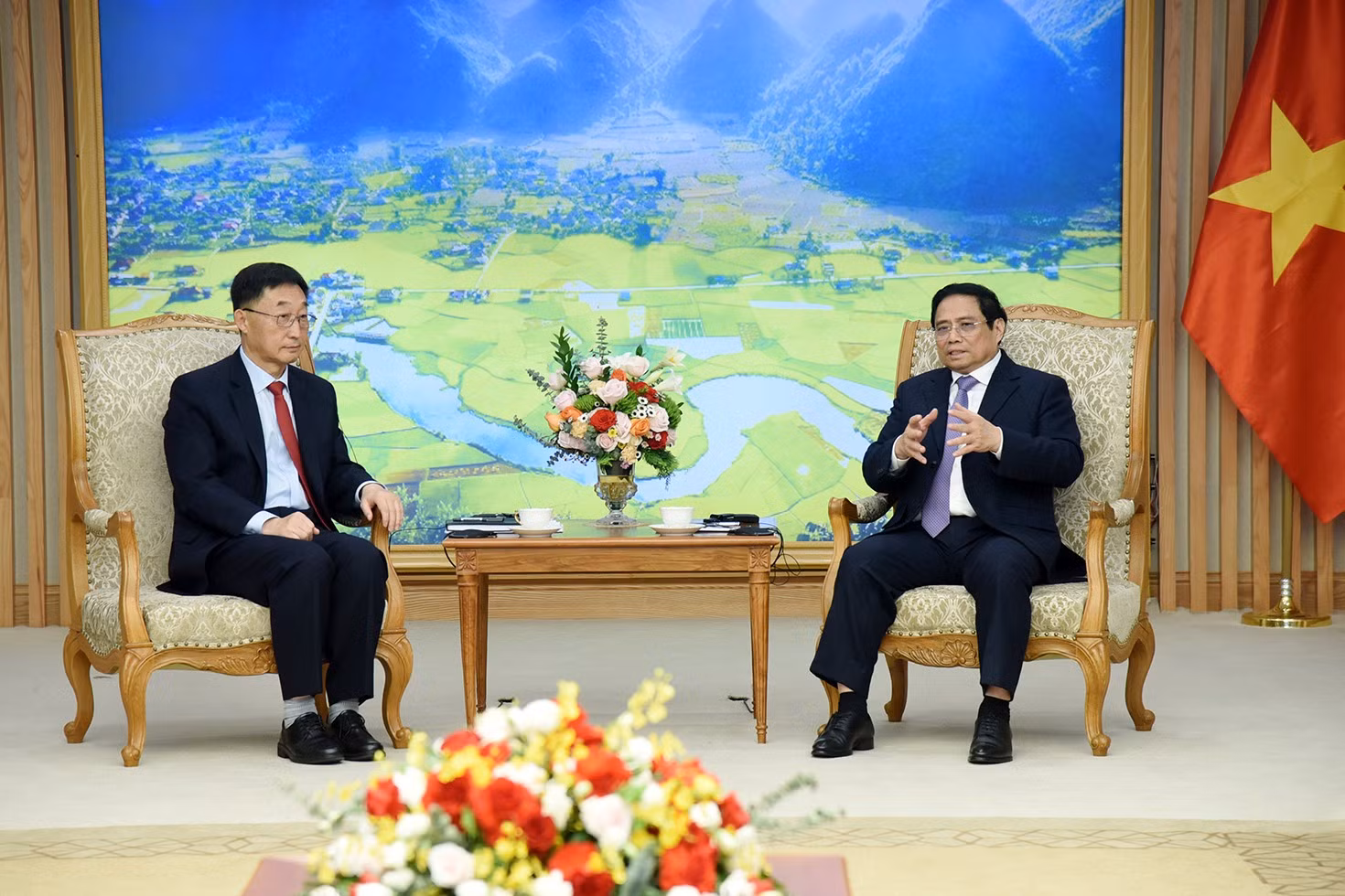 El primer ministro de Vietnam, Pham Minh Chinh, y el secretario del Comité del Partido Comunista China en la región autónoma Zhuang de Guangxi, Liu Ning. El primer ministro de Vietnam, Pham Minh Chinh, y el secretario del Comité del Partido Comunista China en la región autónoma Zhuang de Guangxi, Liu Ning.