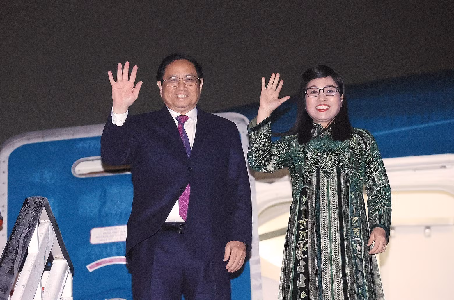 La ceremonia de despedida del premier Pham Minh Chinh y su esposa se celebró en el aeropuerto Internacional Henri Coanda de Bucarest. (Fotografía: VNA)