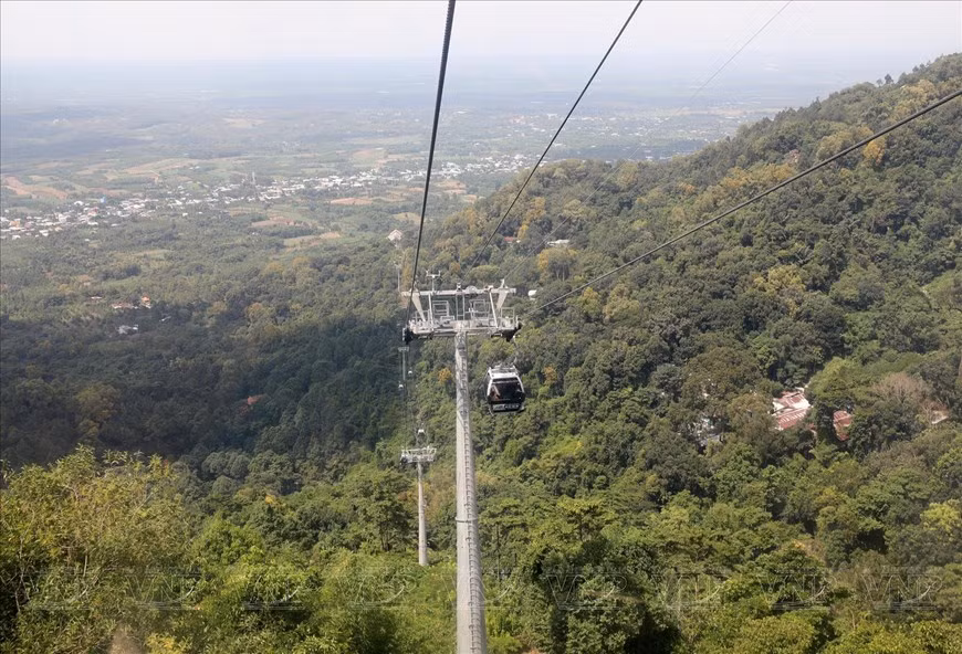 El moderno sistema de teleférico puede atender a turistas con una capacidad máxima de dos mil 400 personas por hora.