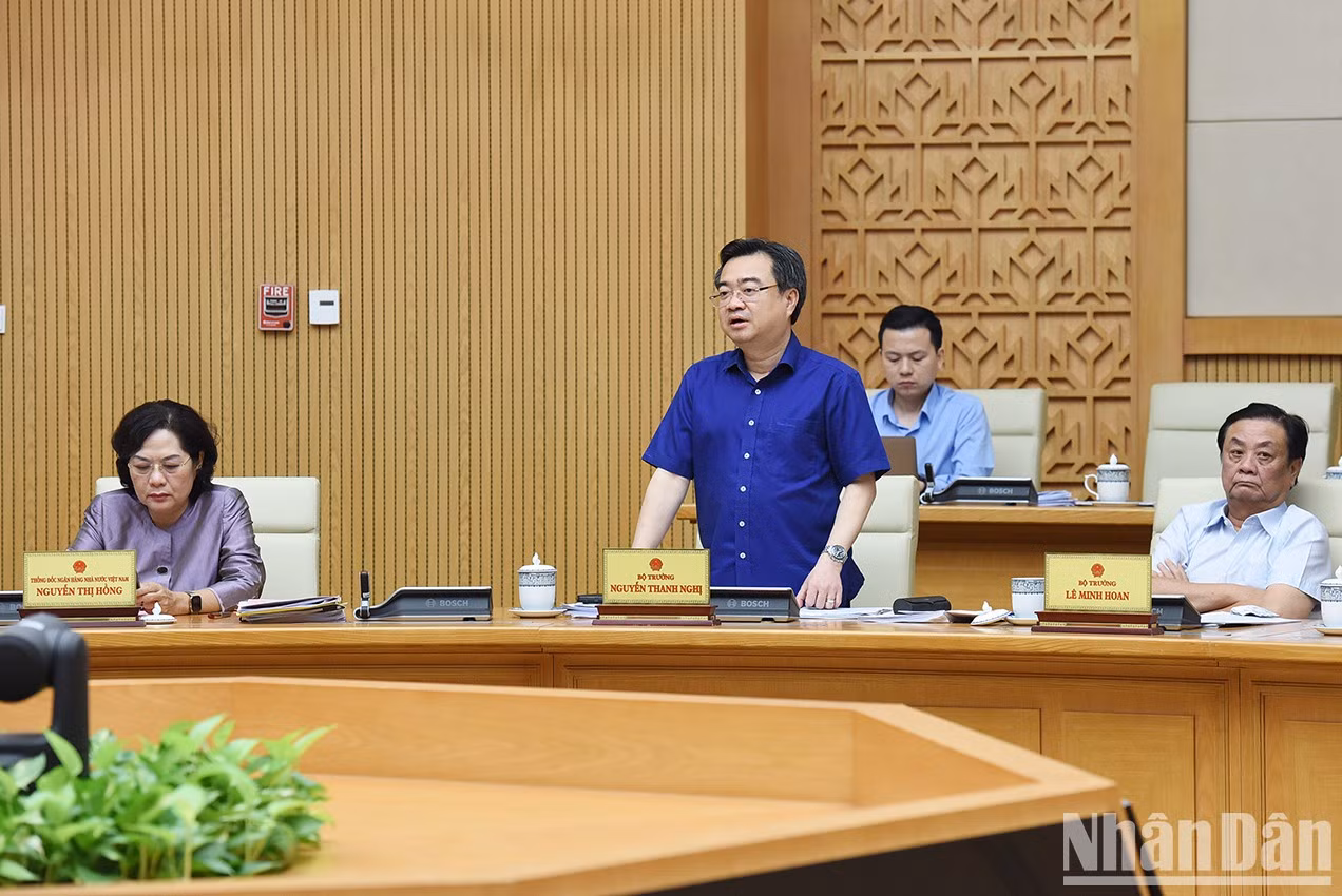 El ministro de Construcción Nguyen Thanh Nghi habla en el evento.