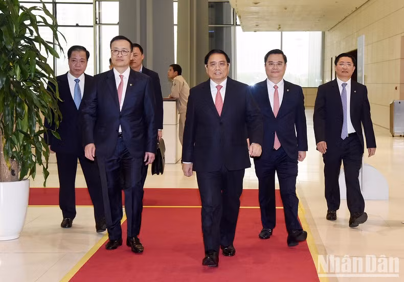 [Foto] Premier vietnamita asiste al 60 aniversario de establecimiento de Vietcombank ảnh 2
