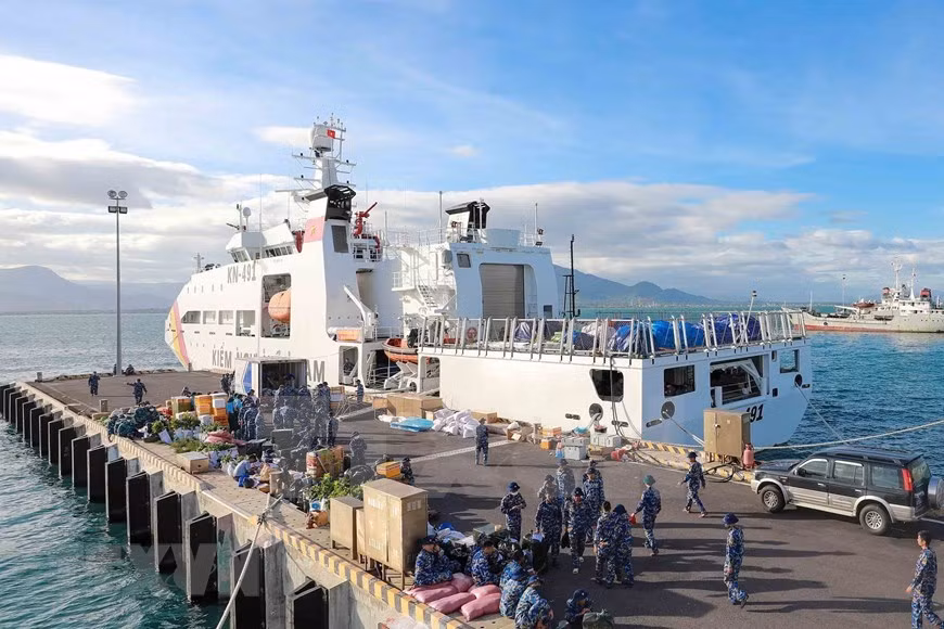 Los regalos serán llevados por los barcos a Truong Sa, con el deseo de brindarles a los soldados y residentes en ese territorio un Tet alegre y feliz.