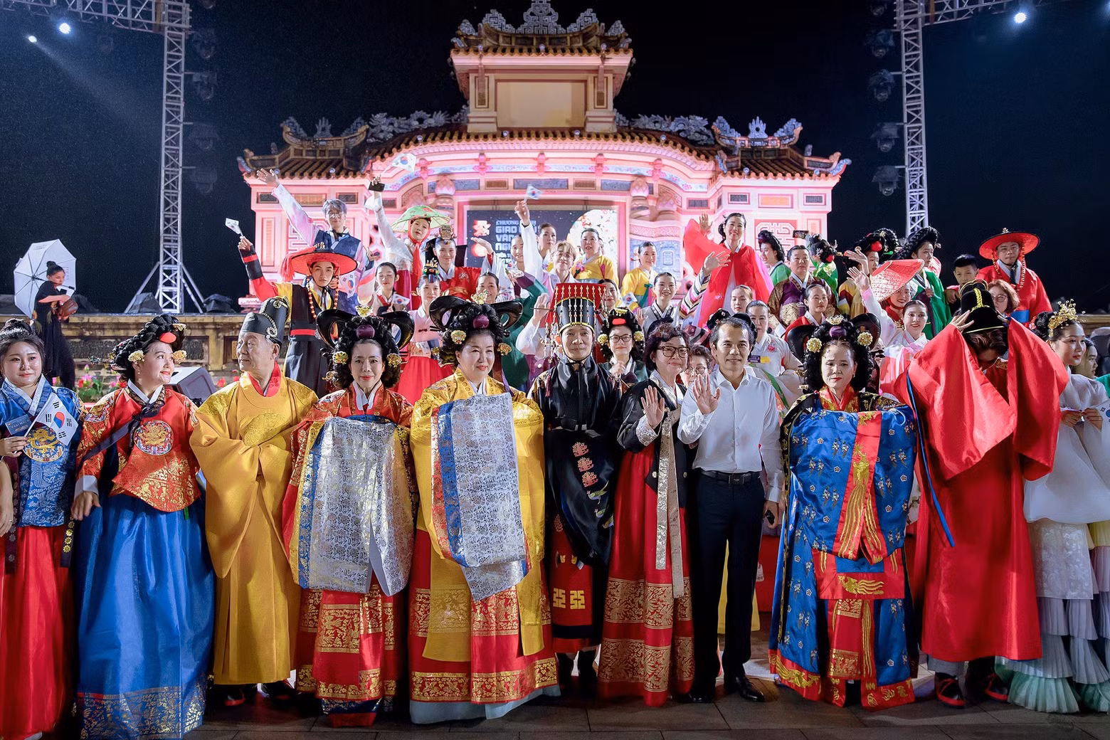 De acuerdo con el presidente del Comité Popular de Hue, Vo Le Nhat, el programa contribuye a difundir los valores culturales y artísticos de Hue y otros países, y abrirá nuevas perspectivas de cooperación.