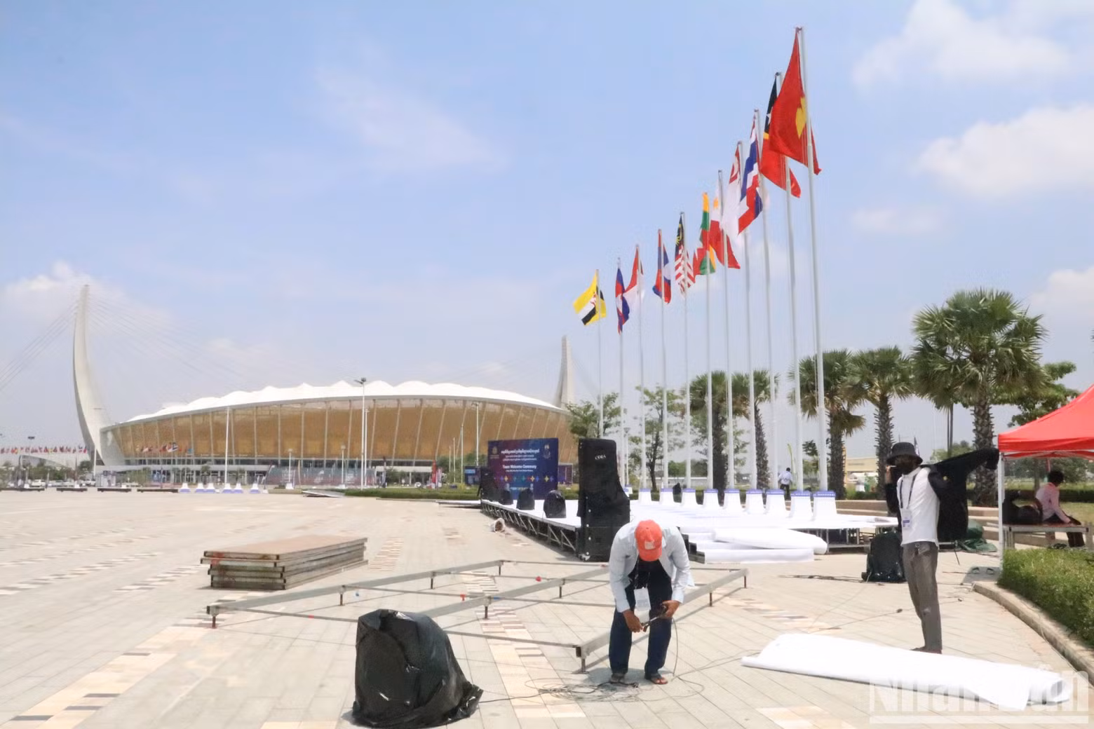 Una delegación deportiva visita el Estadio.