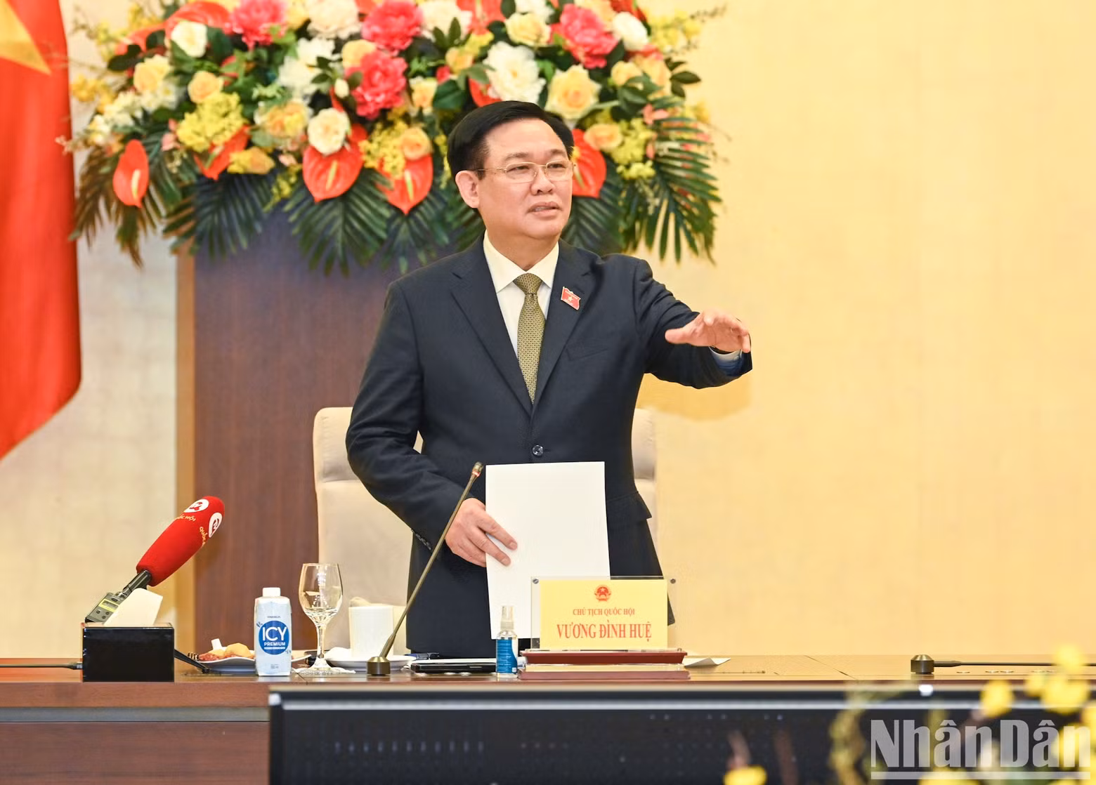 El titular parlamentario Vuong Dinh Hue.