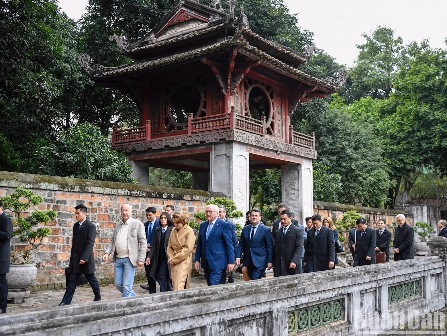 El presidente alemán y la delegación en el Templo de la Literatura. El presidente alemán y la delegación en el Templo de la Literatura.