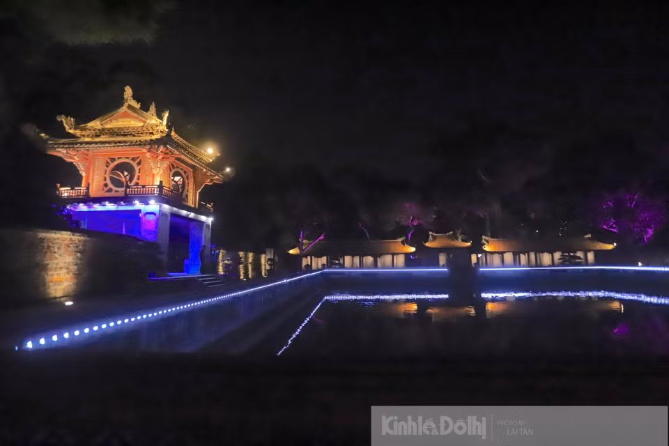 El pozo de Thien Quang con luces LED da la bienvenida a los turistas.